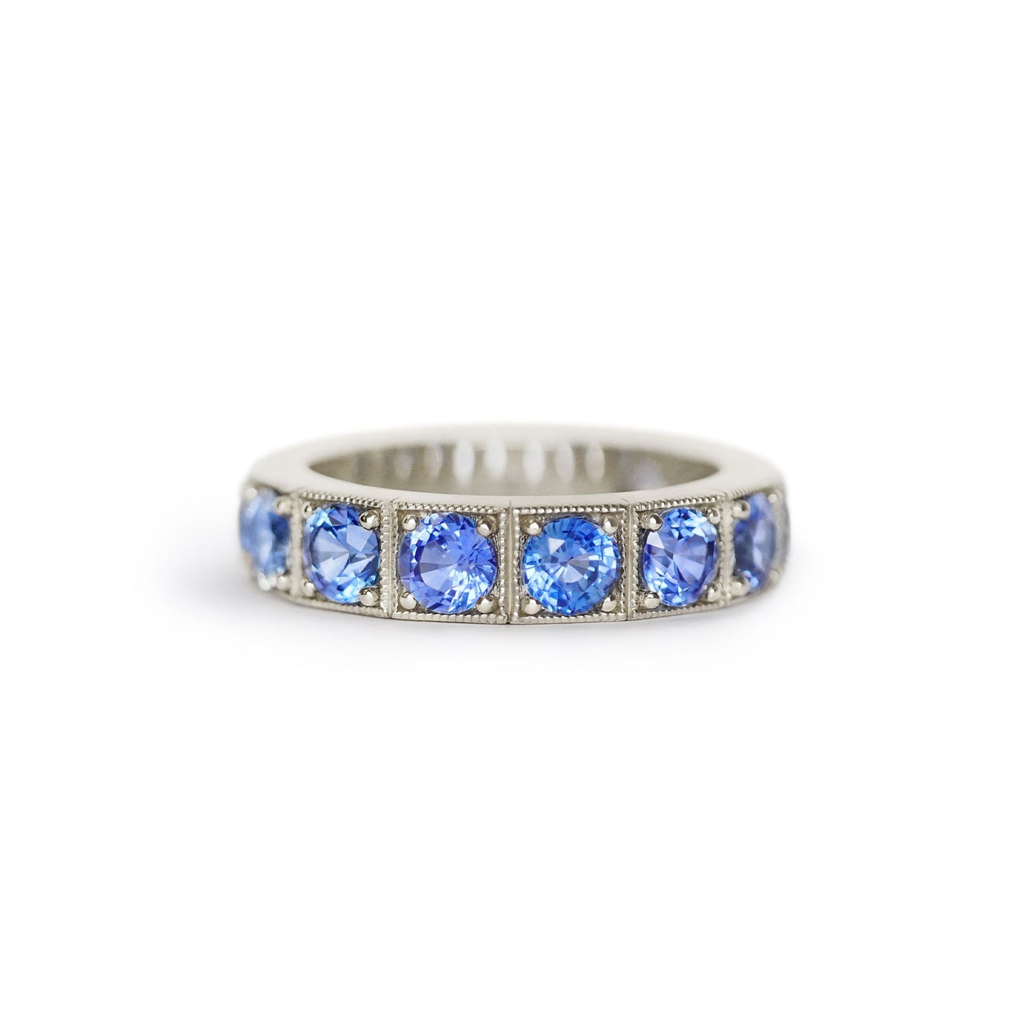 Luxe 5mm Cornflower Blue Sapphire Notched Deco Band