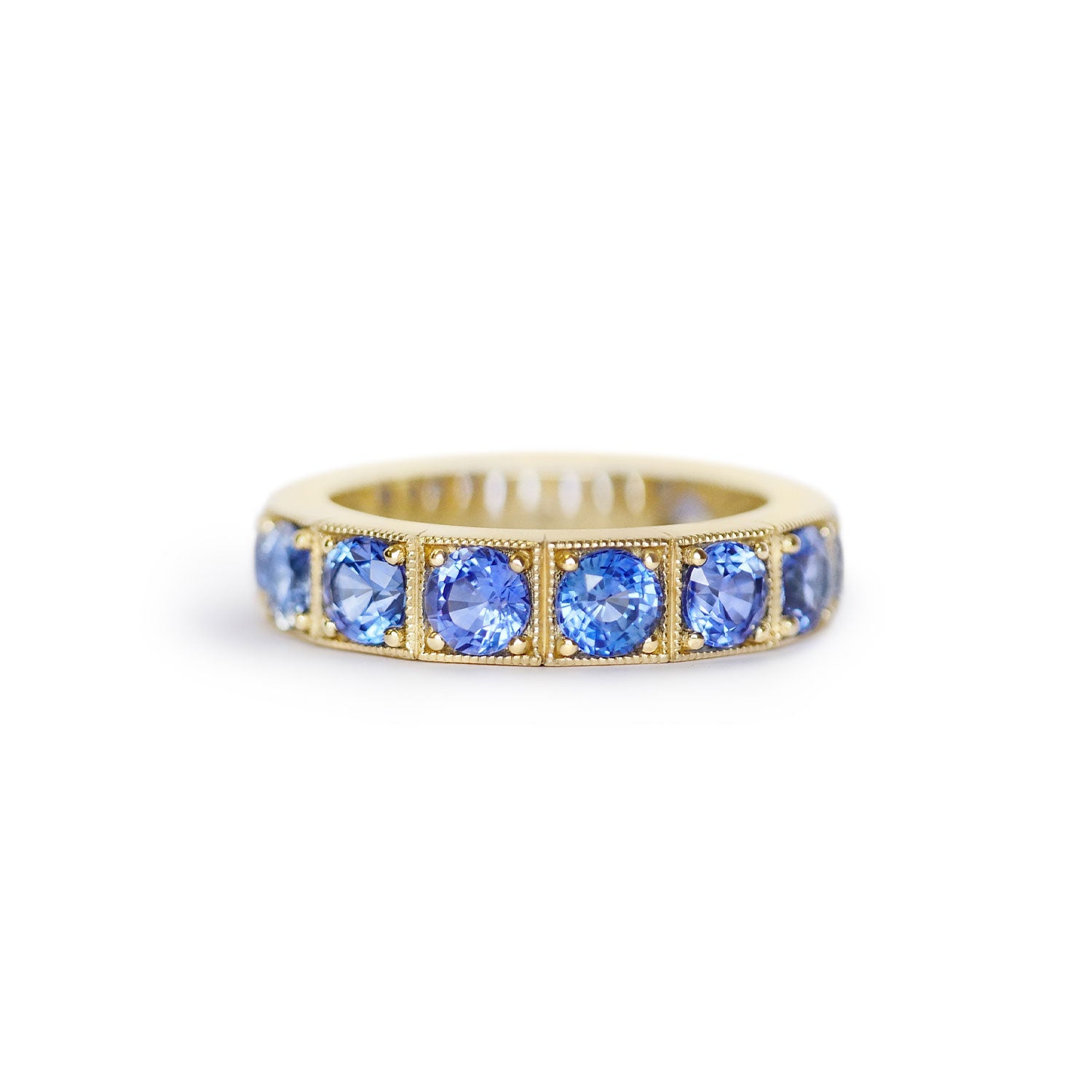 Luxe 5mm Cornflower Blue Sapphire Notched Deco Band