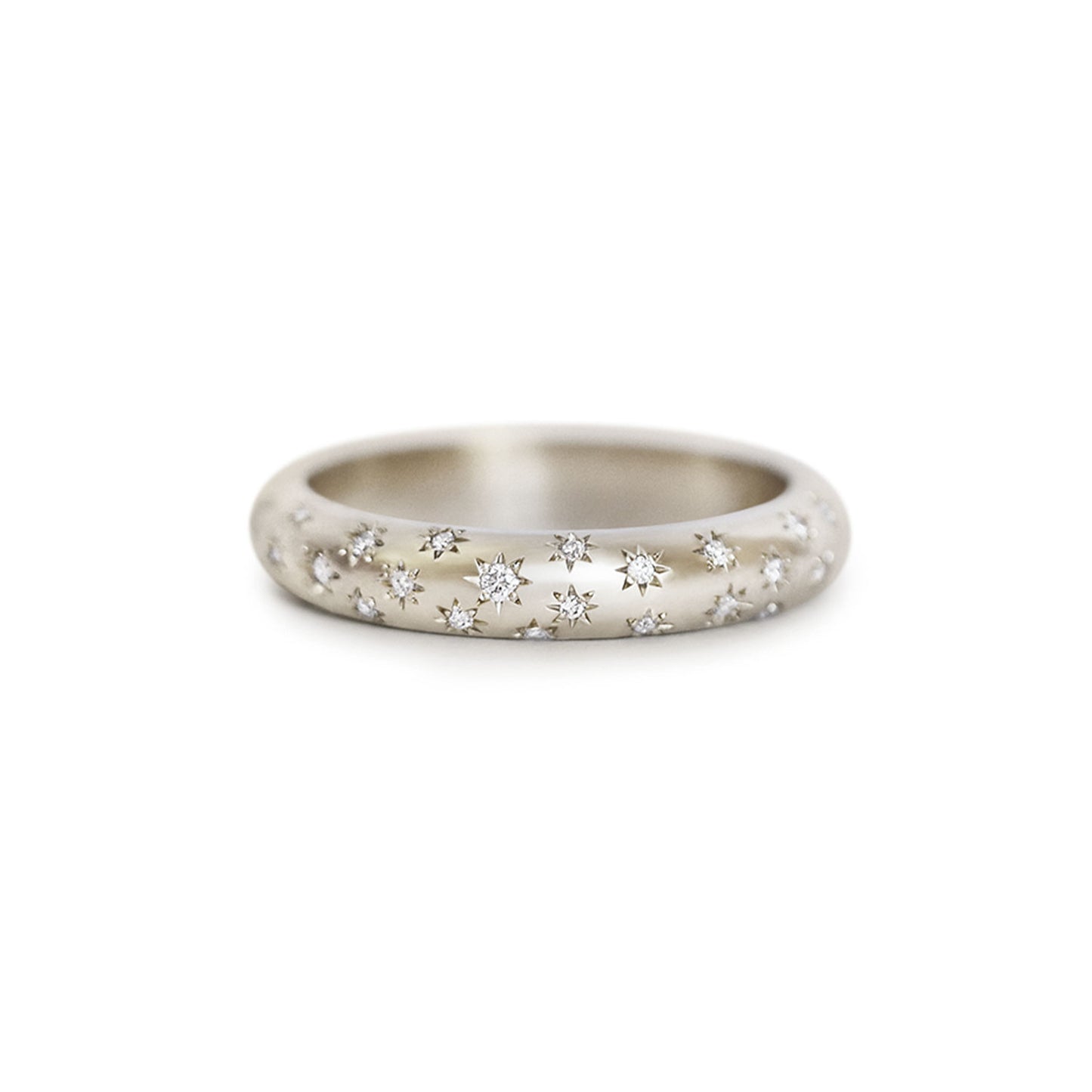 14k white ring with engraved stars and diamonds