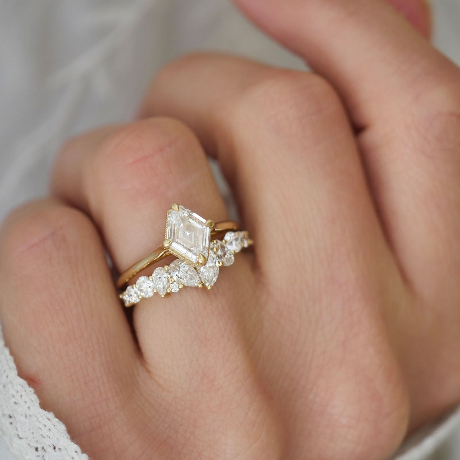 The Pear & Marquise Firework Diamond Mosaic Band offers a sophisticated twist on traditional diamond bands, with its explosive combination of shapes and brilliance.