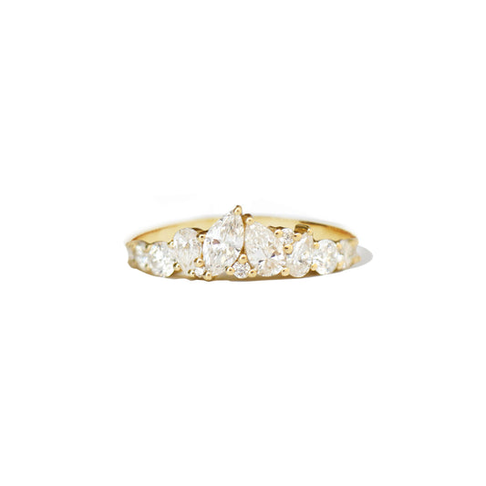 The Pear & Marquise Firework Diamond Mosaic Band features a dazzling arrangement of pear and marquise-cut diamonds, arranged to create a radiant, fireworks-inspired design.
